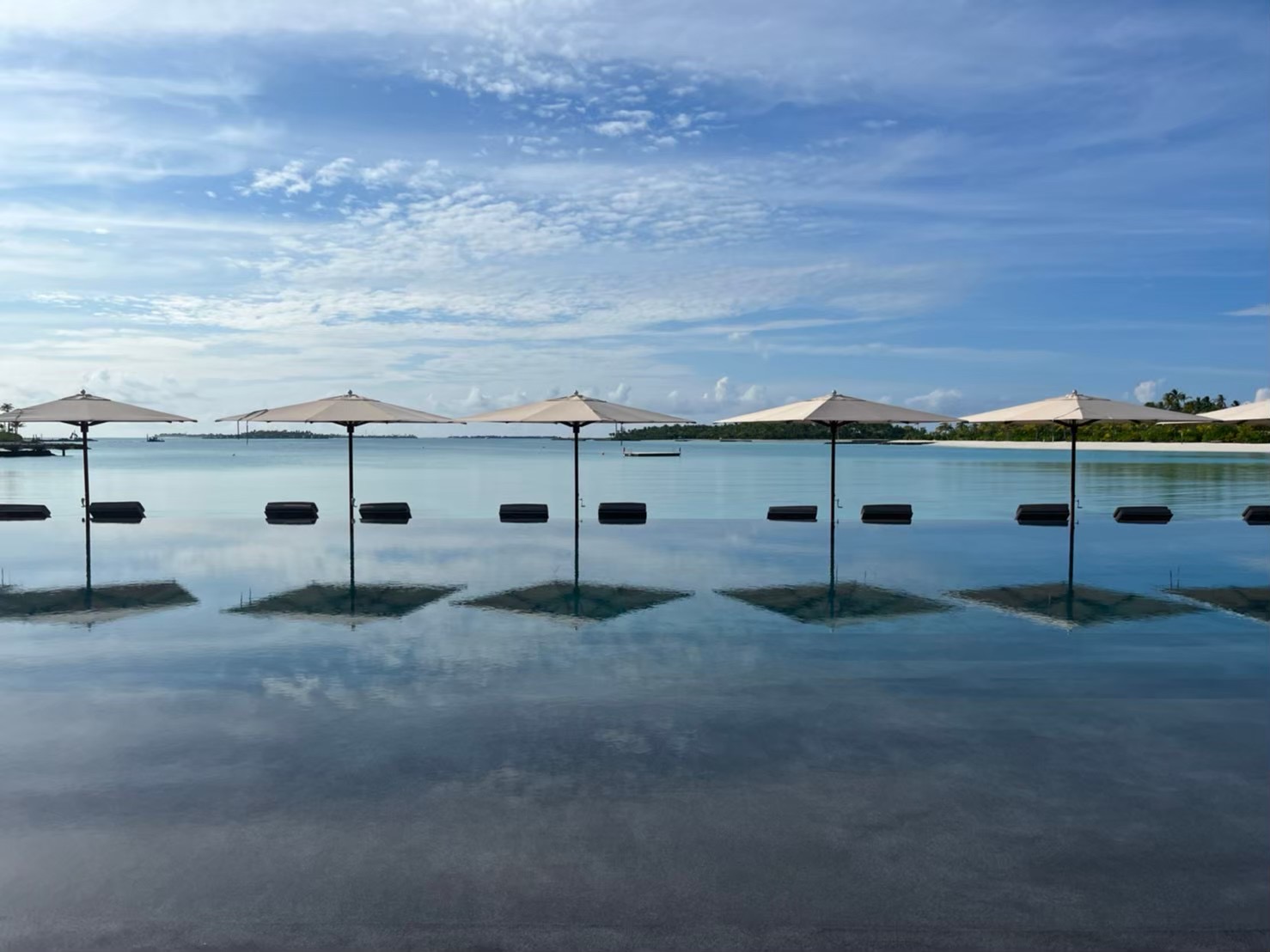 パティーナモルディブのインフィニティプール