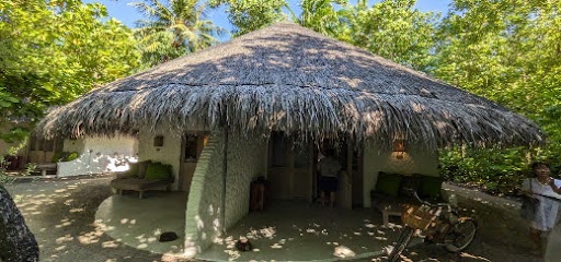 草葺き屋根の「バブル」の外観